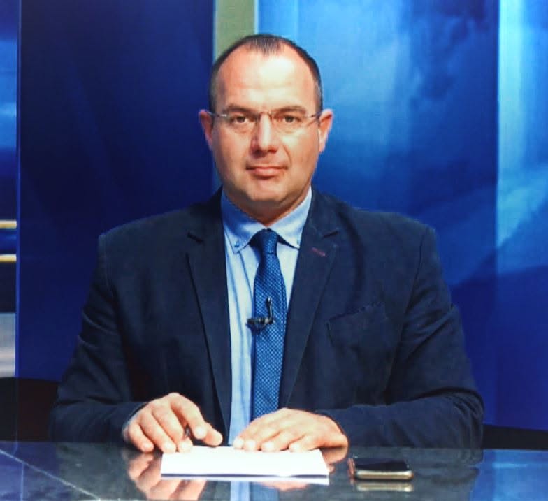 Στον "Αγιο Ανδρέα" γνωστός δημοσιογράφος που έσβηνε την φωτιά στη Μακύνεια! Ελιωσε η μάσκα του από τις φλόγες! Σώθηκε την τελευταία στιγμή - φωτο