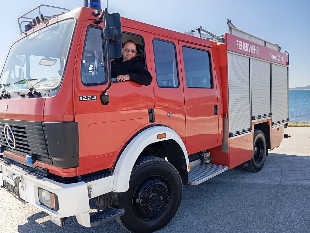 Στον "Αγιο Ανδρέα" γνωστός δημοσιογράφος που έσβηνε την φωτιά στη Μακύνεια! Ελιωσε η μάσκα του από τις φλόγες! Σώθηκε την τελευταία στιγμή - φωτο Στον "Αγιο Ανδρέα" γνωστός δημοσιογράφος που έσβηνε την φωτιά στη Μακύνεια! Ελιωσε η μάσκα του από τις φλόγες! Σώθηκε την τελευταία στιγμή - φωτο