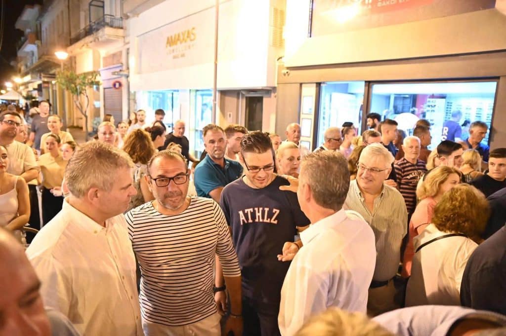 Δείτε δεκάδες φωτό: Ακρως επιτυχημένη η 2η νύχτα εμπορίου στην Κάτω Αχαϊα - Το αδιαχώρητο στην πόλη