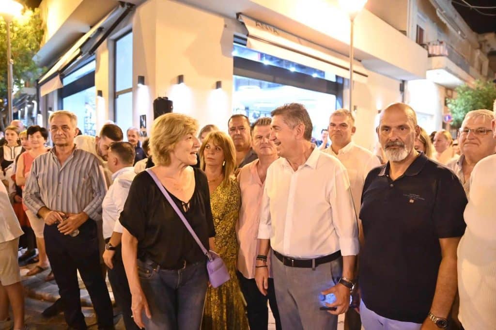 Δείτε δεκάδες φωτό: Ακρως επιτυχημένη η 2η νύχτα εμπορίου στην Κάτω Αχαϊα - Το αδιαχώρητο στην πόλη