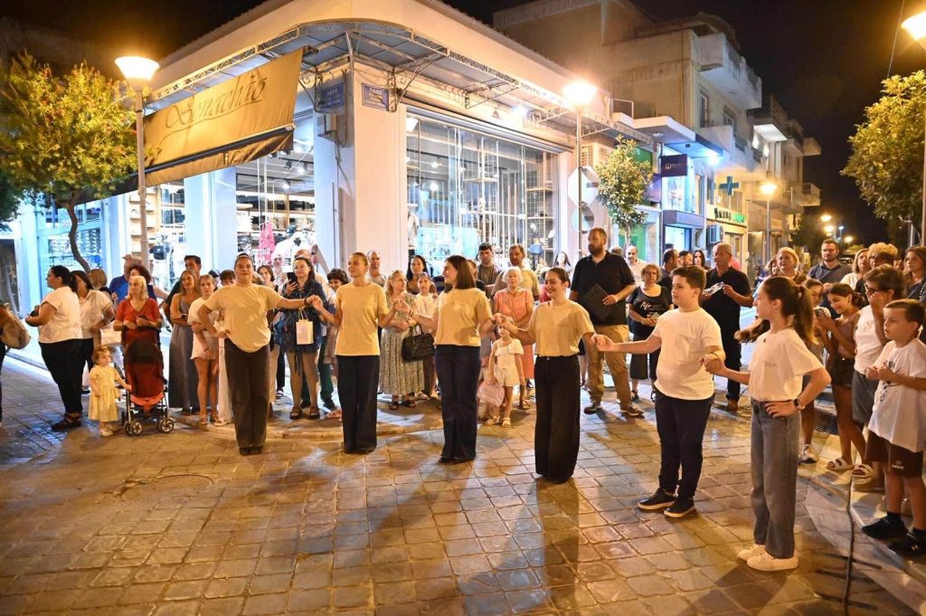 Δείτε δεκάδες φωτό: Ακρως επιτυχημένη η 2η νύχτα εμπορίου στην Κάτω Αχαϊα - Το αδιαχώρητο στην πόλη