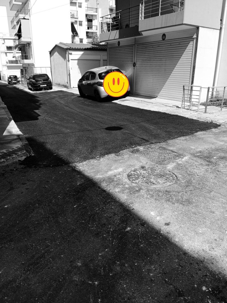 Πάτρα: Η δημοτική αρχή ανακάλυψε μια νέα μέθοδο ασφαλτόστρωσης: "όπου φτάσει η πίσσα"! Καταγγελίες - σοκ με φωτογραφίες