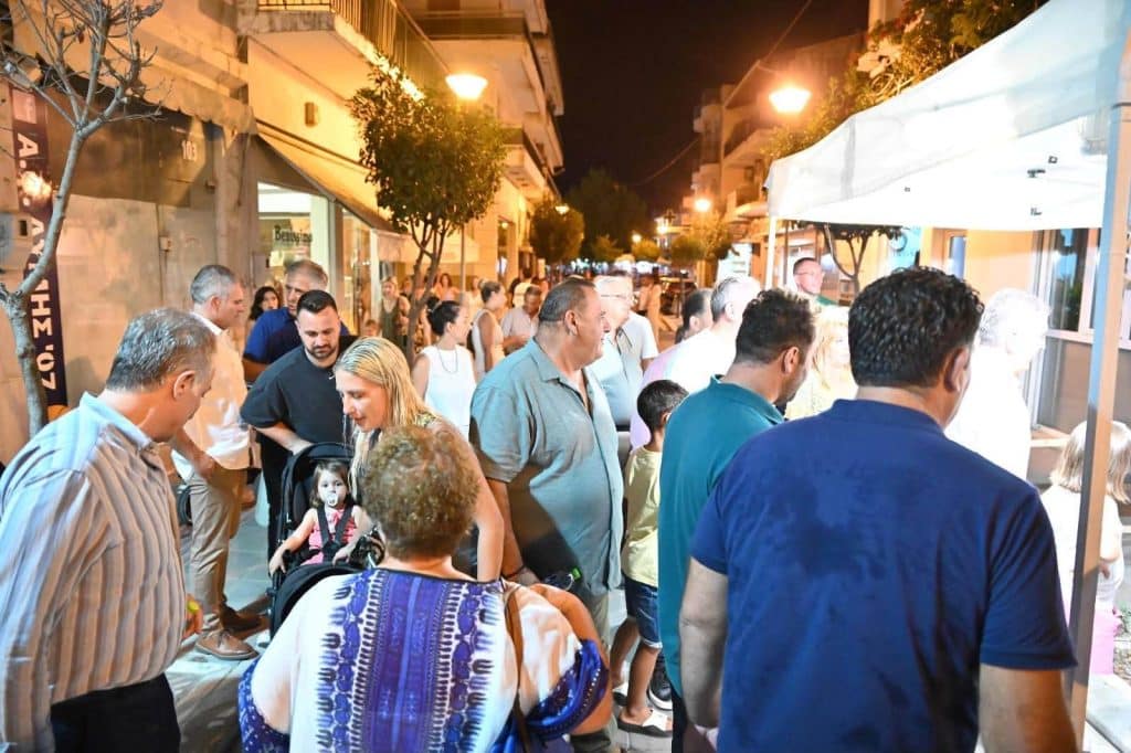 Δείτε δεκάδες φωτό: Ακρως επιτυχημένη η 2η νύχτα εμπορίου στην Κάτω Αχαϊα - Το αδιαχώρητο στην πόλη
