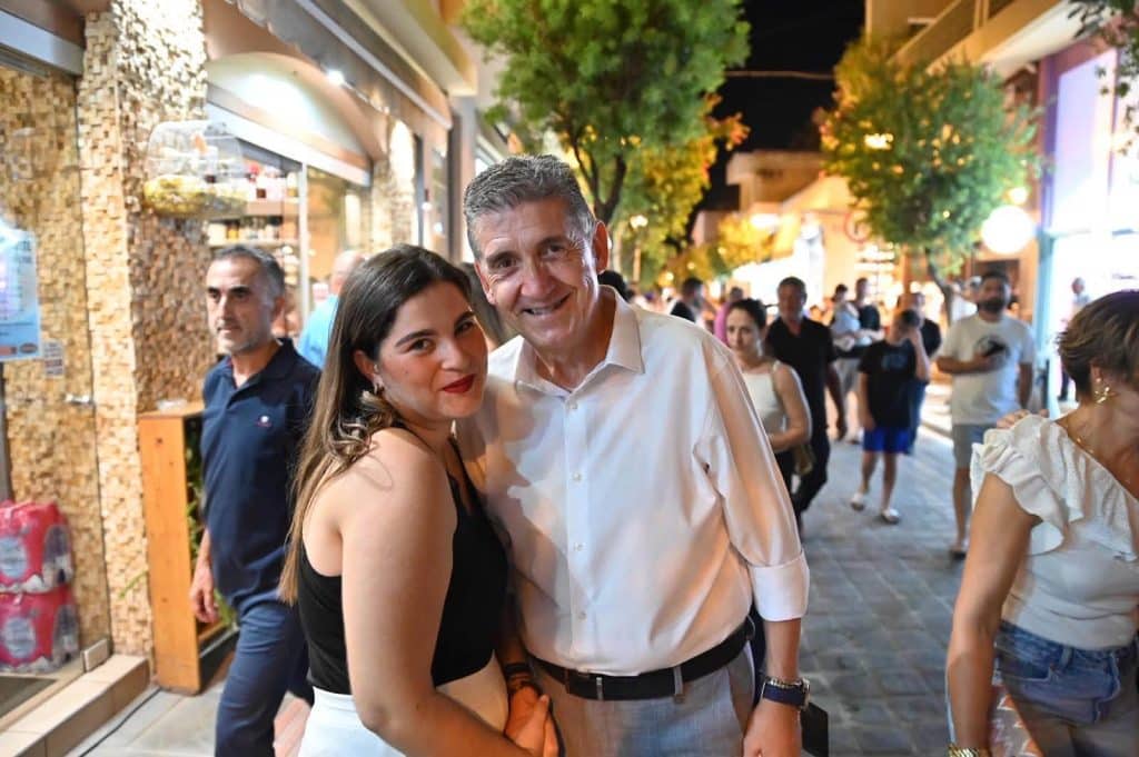 Δείτε δεκάδες φωτό: Ακρως επιτυχημένη η 2η νύχτα εμπορίου στην Κάτω Αχαϊα - Το αδιαχώρητο στην πόλη