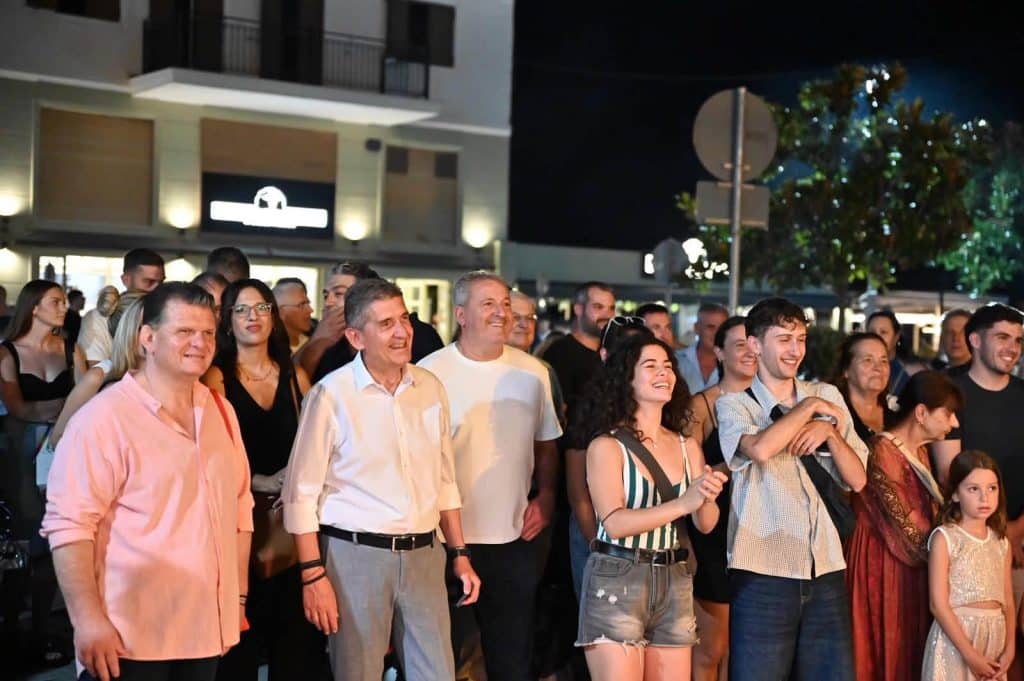 Δείτε δεκάδες φωτό: Ακρως επιτυχημένη η 2η νύχτα εμπορίου στην Κάτω Αχαϊα - Το αδιαχώρητο στην πόλη