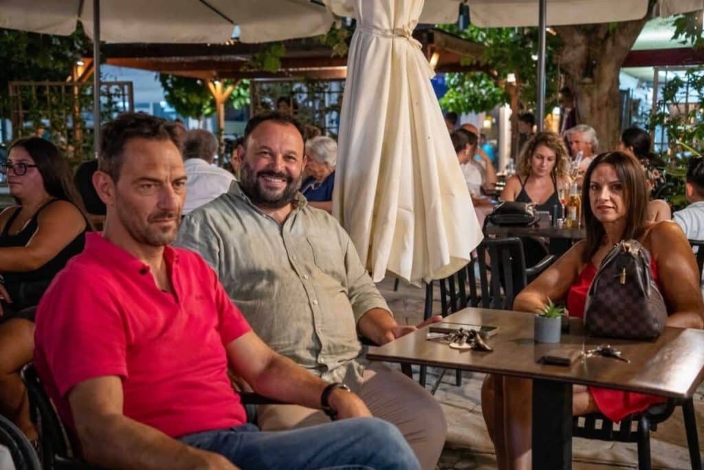 Δείτε δεκάδες φωτό: Ακρως επιτυχημένη η 2η νύχτα εμπορίου στην Κάτω Αχαϊα - Το αδιαχώρητο στην πόλη
