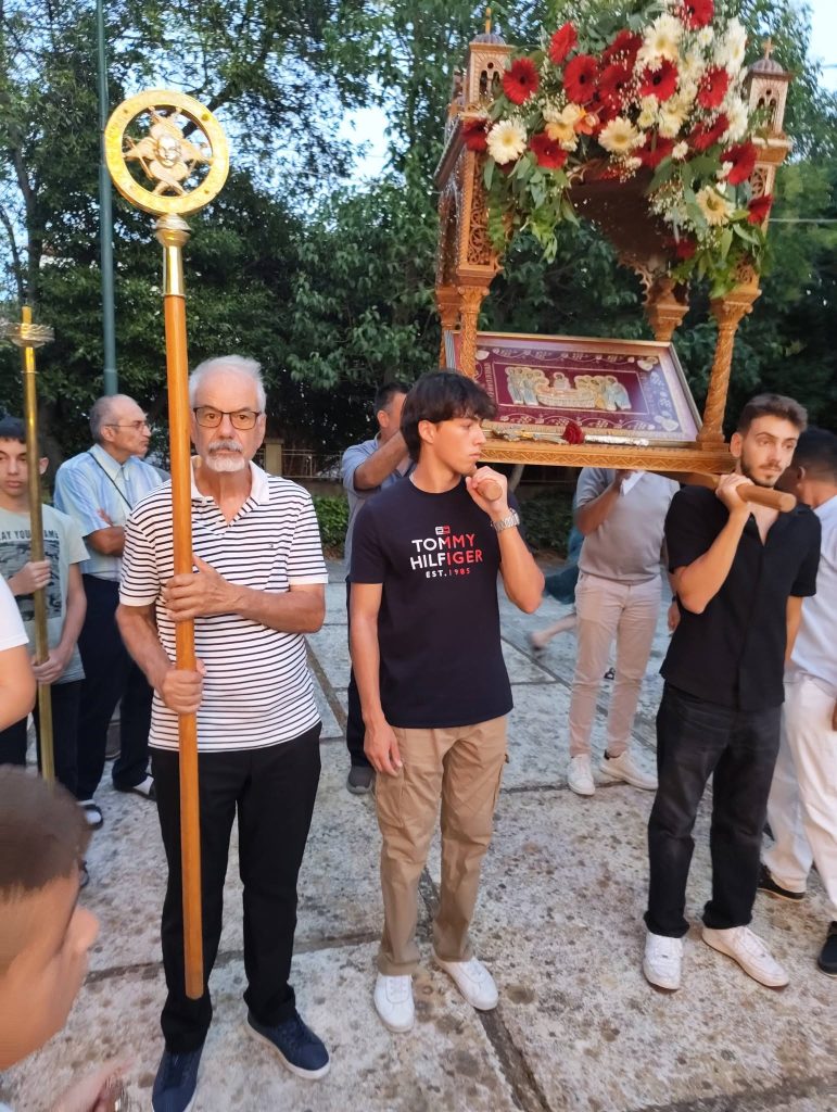Πάτρα: Η περιφορά της εικόνας της Παναγίας στον Καστελόκαμπο