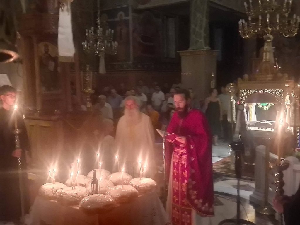 Ιερά αγρυπνία στον κατάμεστο Ι.Ν. Αγίας Τριάδας Πατρών