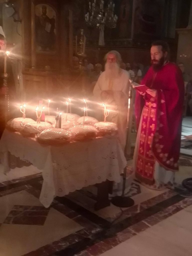 Ιερά αγρυπνία στον κατάμεστο Ι.Ν. Αγίας Τριάδας Πατρών