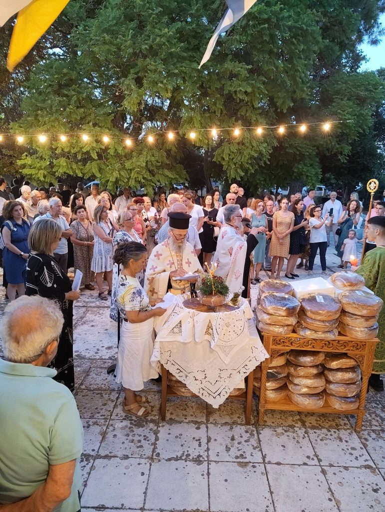Πάτρα: Η περιφορά της εικόνας της Παναγίας στον Καστελόκαμπο