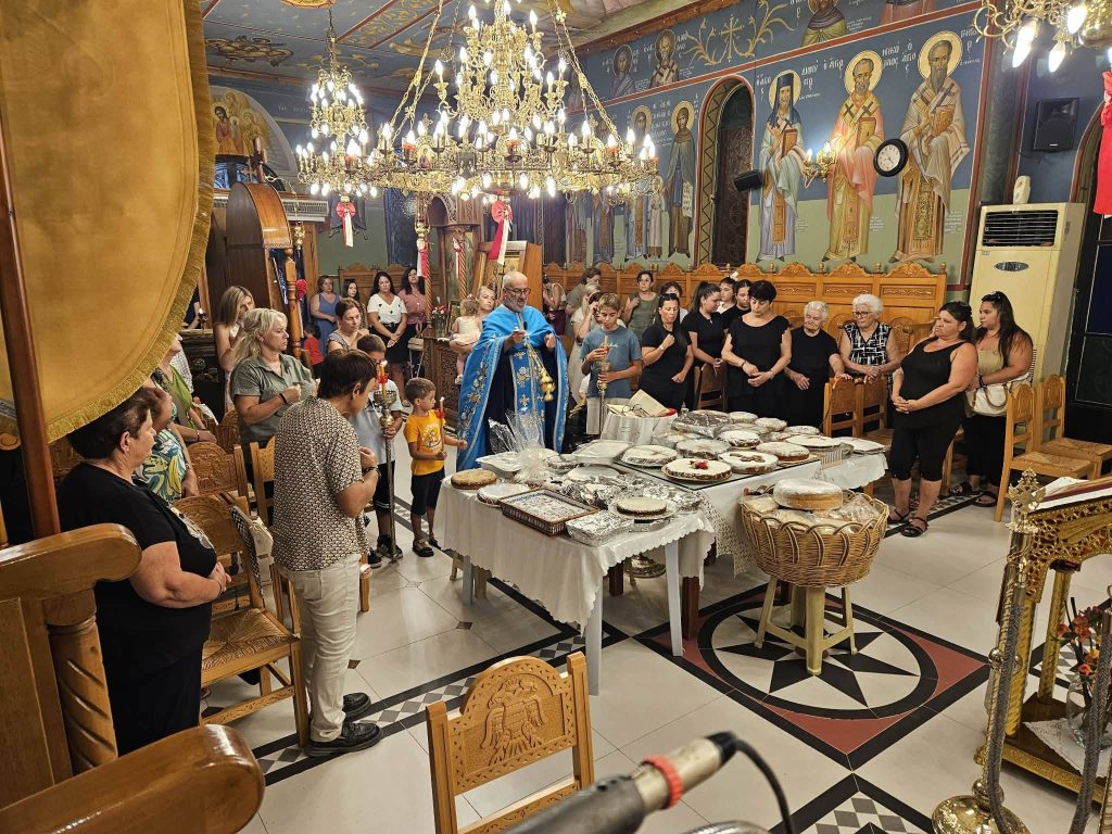 Δείτε φωτό: Η Βουπρασία γιόρτασε τον Αγιο Φανούριο