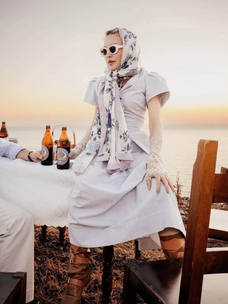 H Madonna επέλεξε Πατρινή μπύρα στην Πάτμο! Χωρίς φυσικά να πληρωθεί για "διαφήμιση"! Δείτε τι έγραψε για την μπύρα