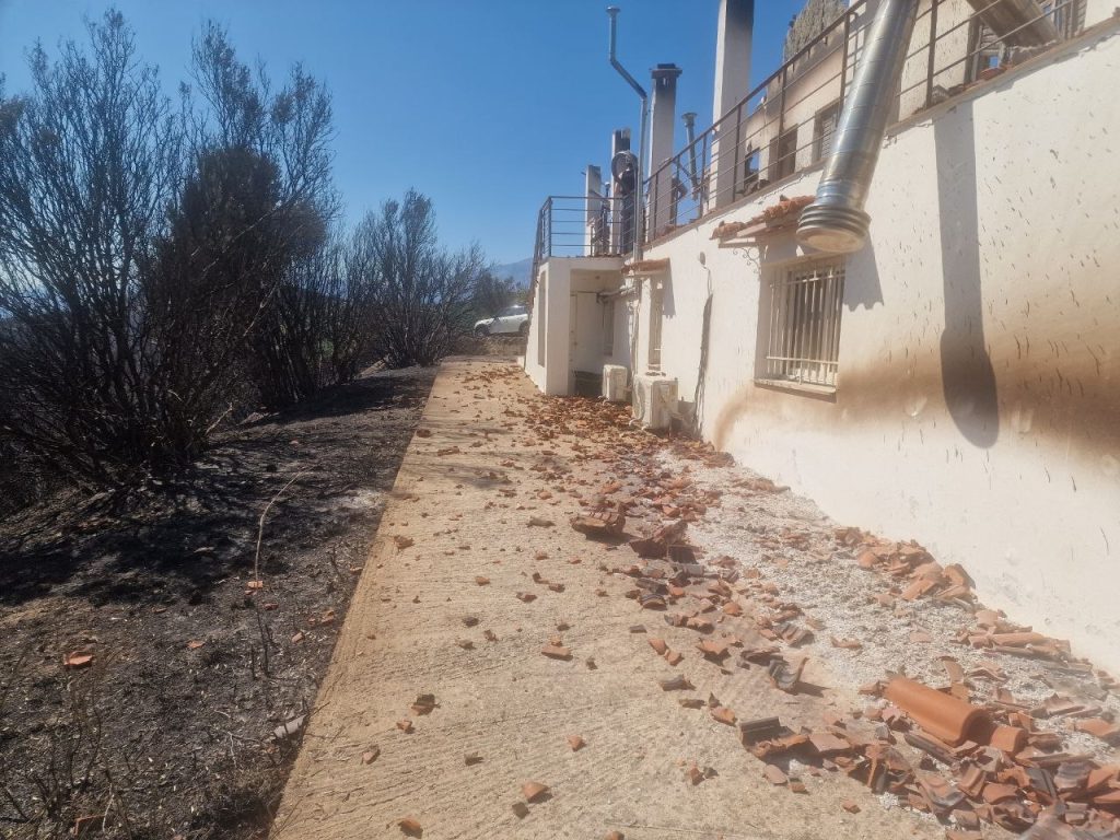 ΚΑΜΕΝΗ ΒΙΛΑ ΤΟΥ ΕΓΓΛΕΖΟΥ ΣΤΟΝ ΕΡΙΝΕΟ Σήμερα φθάνει η οικογένεια στην Αχαϊα
