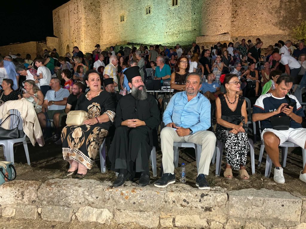 Κάστρο Χλεμούτσι: Μια παραμυθένια βραδιά κάτω από το Αυγουστιάτικο Φεγγάρι με τη Χορωδία Μυρτουντίων - φωτο