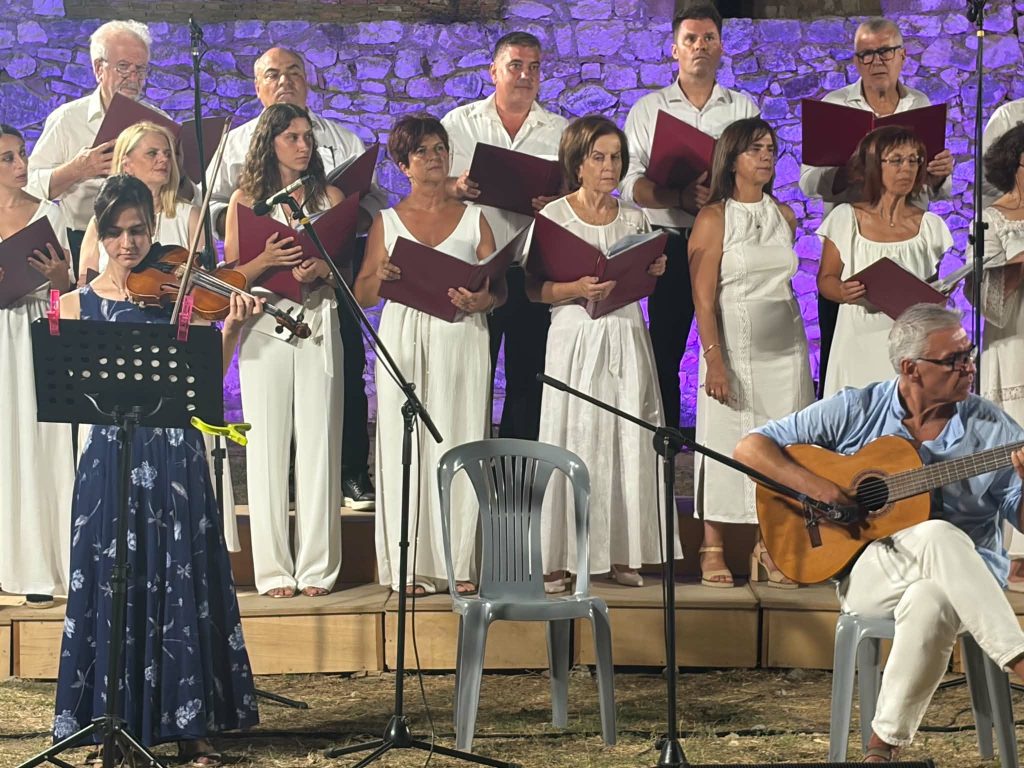 Κάστρο Χλεμούτσι: Μια παραμυθένια βραδιά κάτω από το Αυγουστιάτικο Φεγγάρι με τη Χορωδία Μυρτουντίων - φωτο