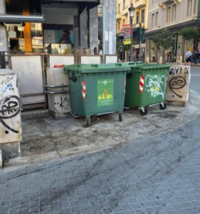 Πάτρα - Εικόνες ντροπής: "Τρέχουν" ζουμιά στην Πλατεία Γεωργίου