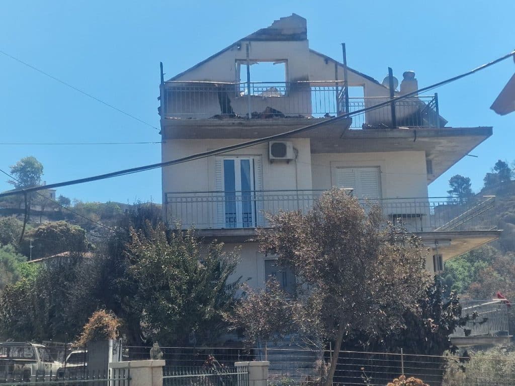 Πάτρα: Κόλαση το τριήμερο με 6 πυρκαγιές στην Δυτική Ελλάδα: Λες και οι φλόγες είχαν υψώσει τείχη στον Κορινθιακό κόλπο