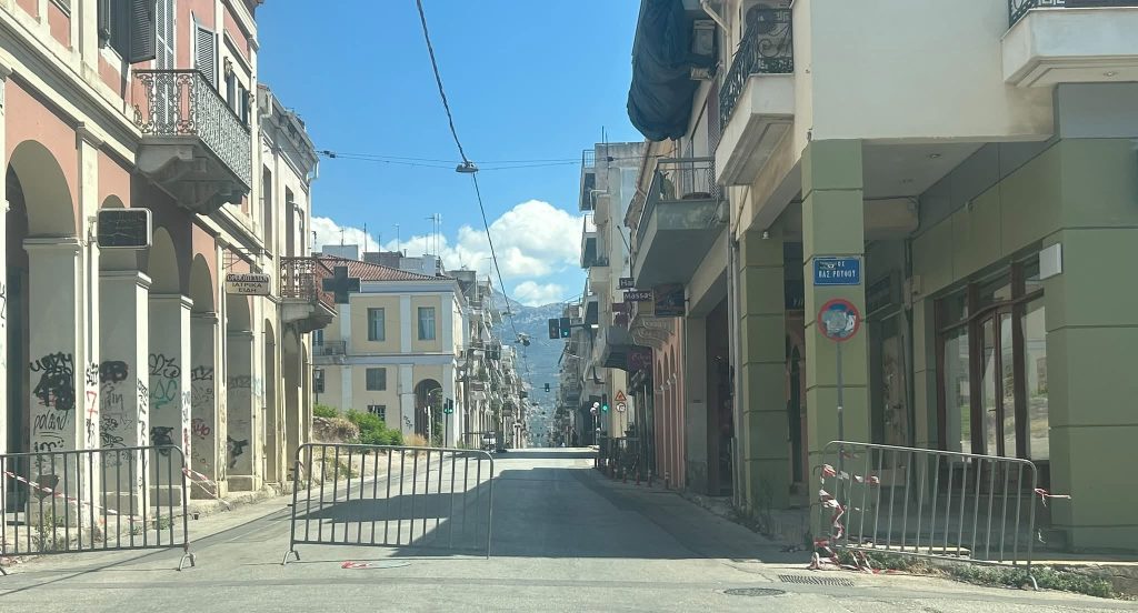 Πάτρα - Απίστευτο! Οδός Γερμανού... κλειστή.... ανοιχτή