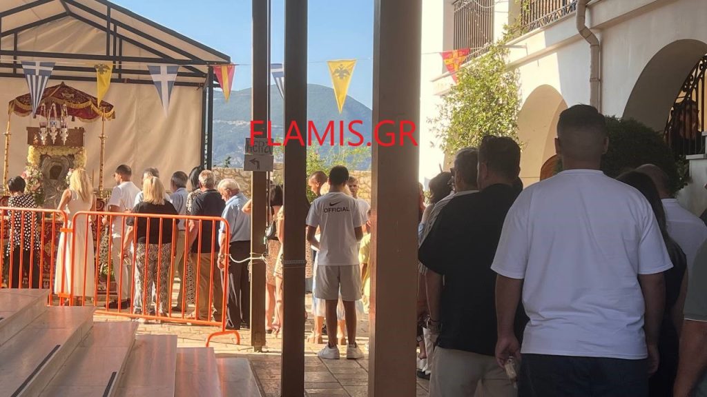 Πάτρα: Ξυπόλητοι και γονατιστοί για να προσκυνήσουν στο Γηροκομειό! Το αδιαχώρητο στην Ιερά Μονή - φωτο Πάτρα: Ξυπόλητοι και γονατιστοί για να προσκυνήσουν στο Γηροκομειό! Το αδιαχώρητο στην Ιερά Μονή - φωτο
