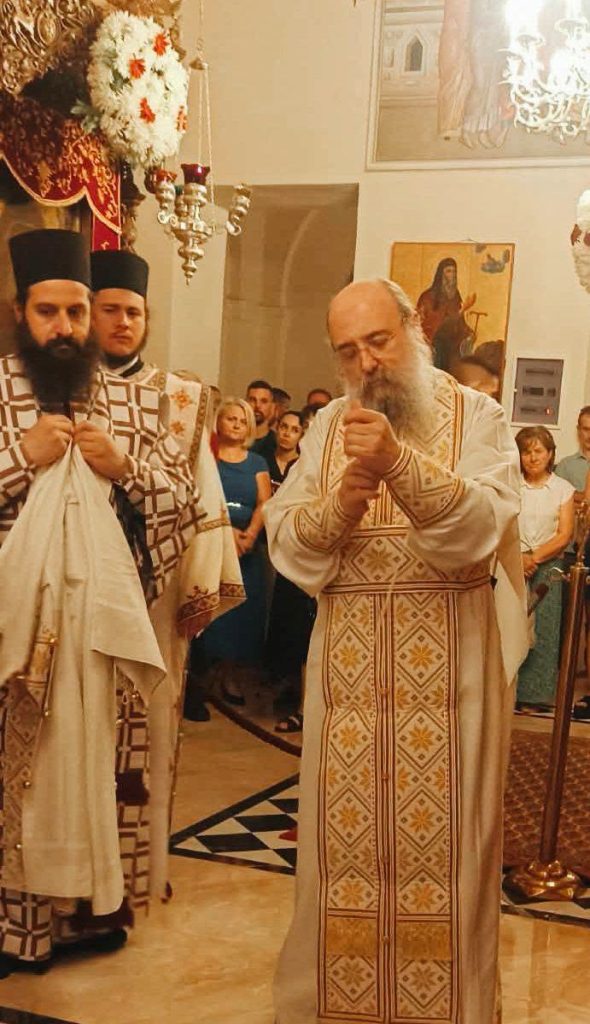 Πάτρα: Η παράδοση της πόλης, ανήμερα του Δεκαπενταύγουστου με την ένδυση του Μητροπολίτη - φωτο