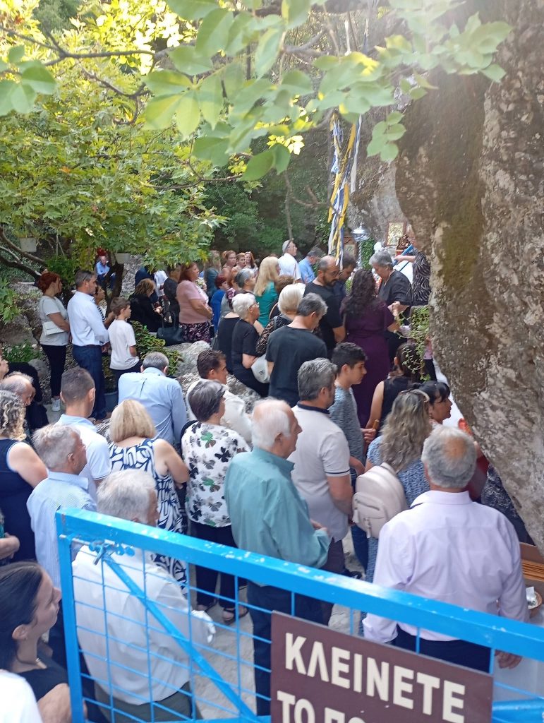Αχαϊα: Συγκίνηση στην εορτή της Παναγίας της Τρύπας στην Δροσιά Τριταίας - φωτο