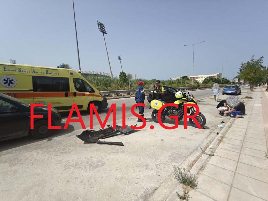Πάτρα - ΤΩΡΑ: Εχασε τον έλεγχο, καρφώθηκε το ΙΧ του σε μπάρες... και πήρε φωτιά - φωτο