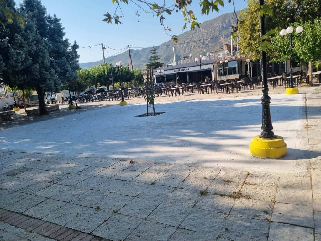 Ξεκίνησε η αποκατάσταση του τμήματος της πλατείας στη Ροδιά Αιγιάλειας