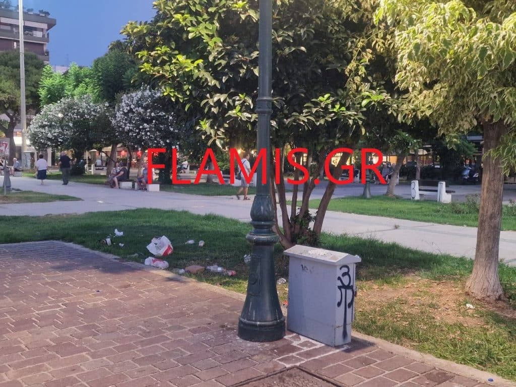 Πάτρα: Εικόνες ντροπής με σκουπίδια στα Ψηλαλώνια! Παράτησαν σακούλες και μπουκάλια... πάνω στο γκαζόν - φωτο