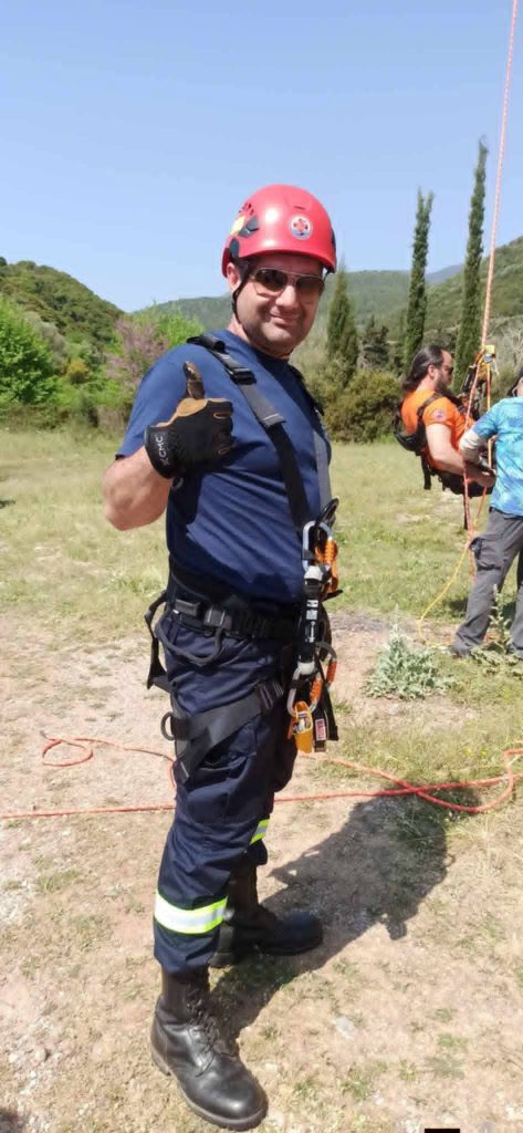 Στον "Αγιο Ανδρέα" γνωστός δημοσιογράφος που έσβηνε την φωτιά στη Μακύνεια! Ελιωσε η μάσκα του από τις φλόγες! Σώθηκε την τελευταία στιγμή - φωτο Στον "Αγιο Ανδρέα" γνωστός δημοσιογράφος που έσβηνε την φωτιά στη Μακύνεια! Ελιωσε η μάσκα του από τις φλόγες! Σώθηκε την τελευταία στιγμή - φωτο