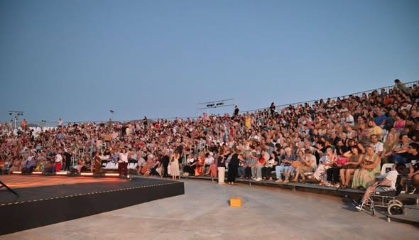 Πάτρα: Συναυλία με δωρεάν είσοδο αλλά... και άδειες κερκίδες! "Πρεμιέρα" χωρίς πολύ κόσμο στο Ρωμαϊκό Ωδείο