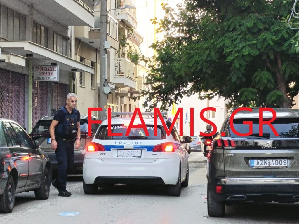 Δείτε φωτό: Πώς οι αστυνομικοί έσωσαν μία νεαρή κοπέλα στην Ανω Πόλη