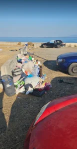Μια εικόνα που προκαλεί προβληματισμό καταγράφεται στην Παραλία Πατρών: Σκουπίδια παντού... φωτο