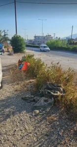 Μια εικόνα που προκαλεί προβληματισμό καταγράφεται στην Παραλία Πατρών: Σκουπίδια παντού... φωτο