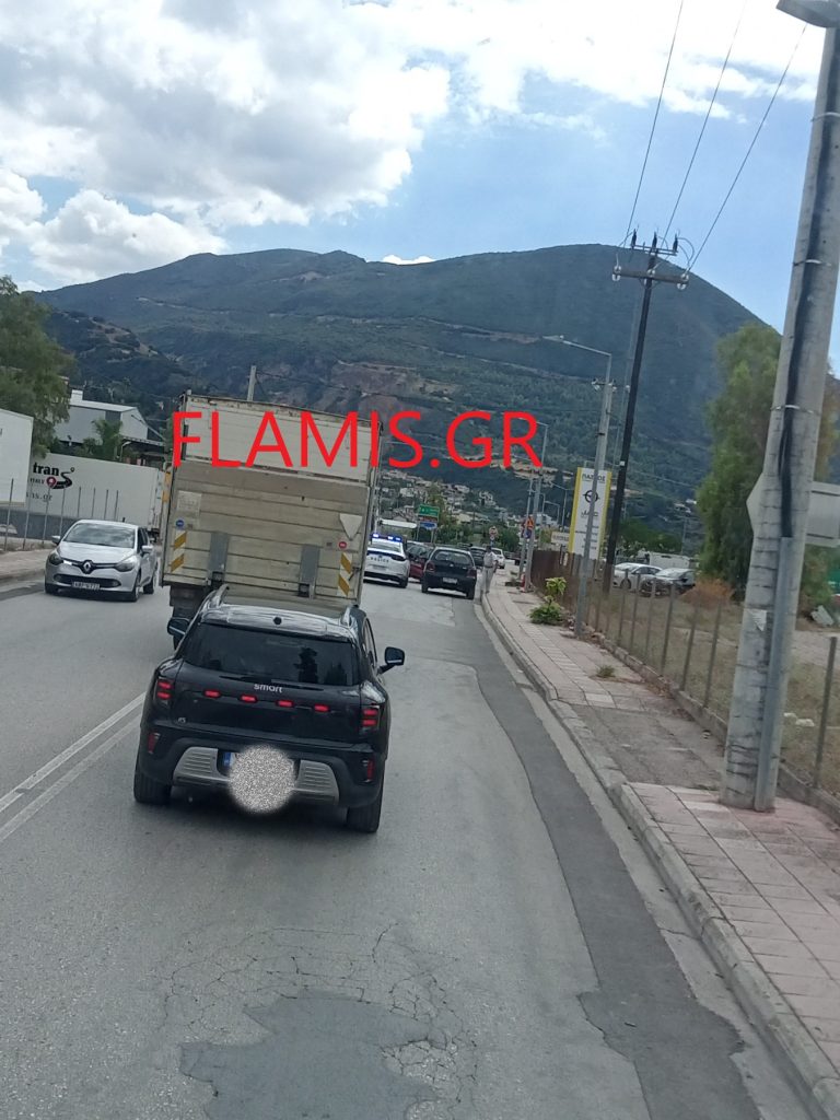 ΔΕΙΤΕ ΦΩΤΟ: Σκηνές Χόλιγουντ στην Περιβόλα! ΙΧ καταδίωκε ένα άλλο και το εμβόλισε! Ετρεχε πεζός ο οδηγός!