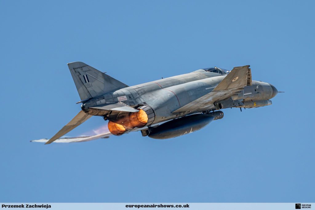 Συγκλονίζουν οι φωτογραφίες: Η ομάδα European airshows κατέγραψε τις τελευταίες στιγμές του Phantom - Φαίνονται οι πιλότοι