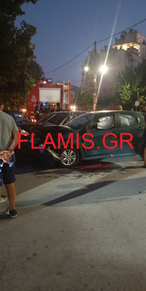 ΠΑΤΡΑ ΤΩΡΑ - Πανικός στα Ζαρουχλέικα - Συγκρούστηκαν τρία οχήματα - Τραυματίες στο νοσοκομείο (ΦΩΤΟ)