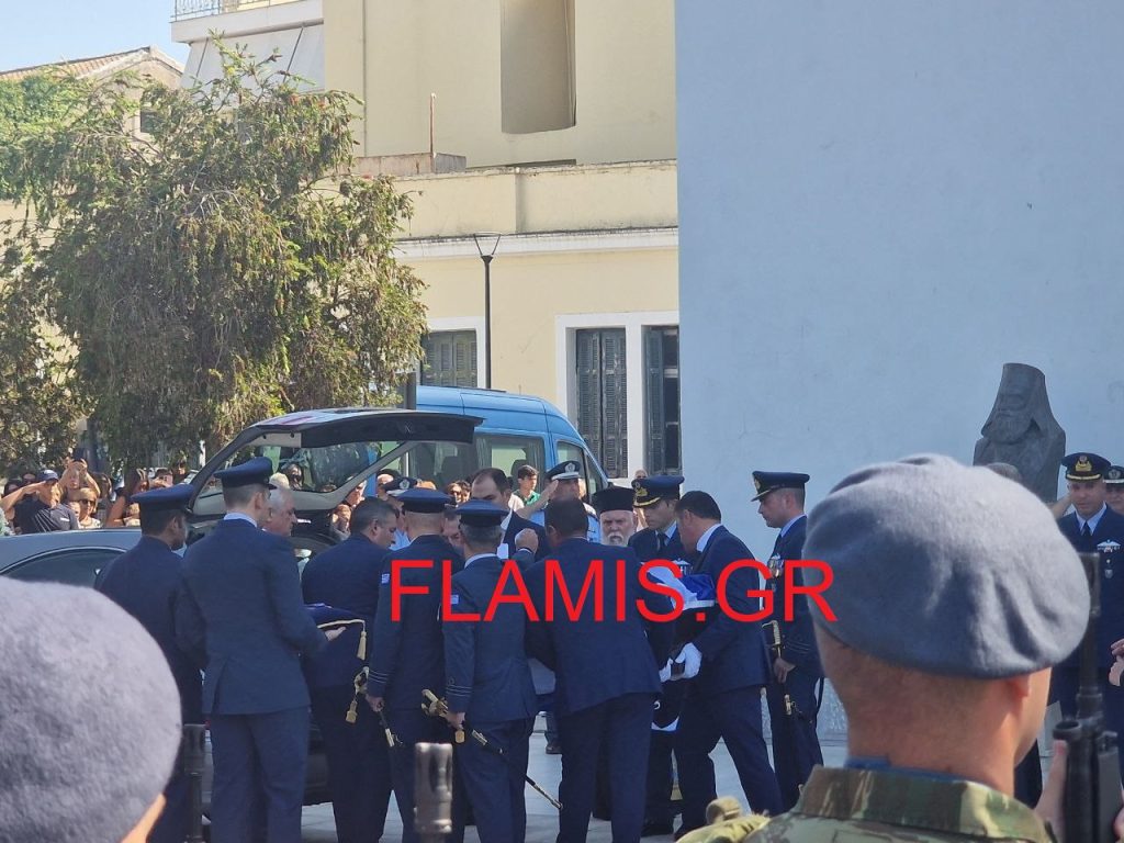 Θρήνος στον Πύργο για τον επισμηναγό Γιάννη Μπλέσιας- Συγλονιστικό βίντεο με το τελευταίο χειροκρότημα για τον ήρωα - Βίντεο και Φωτό