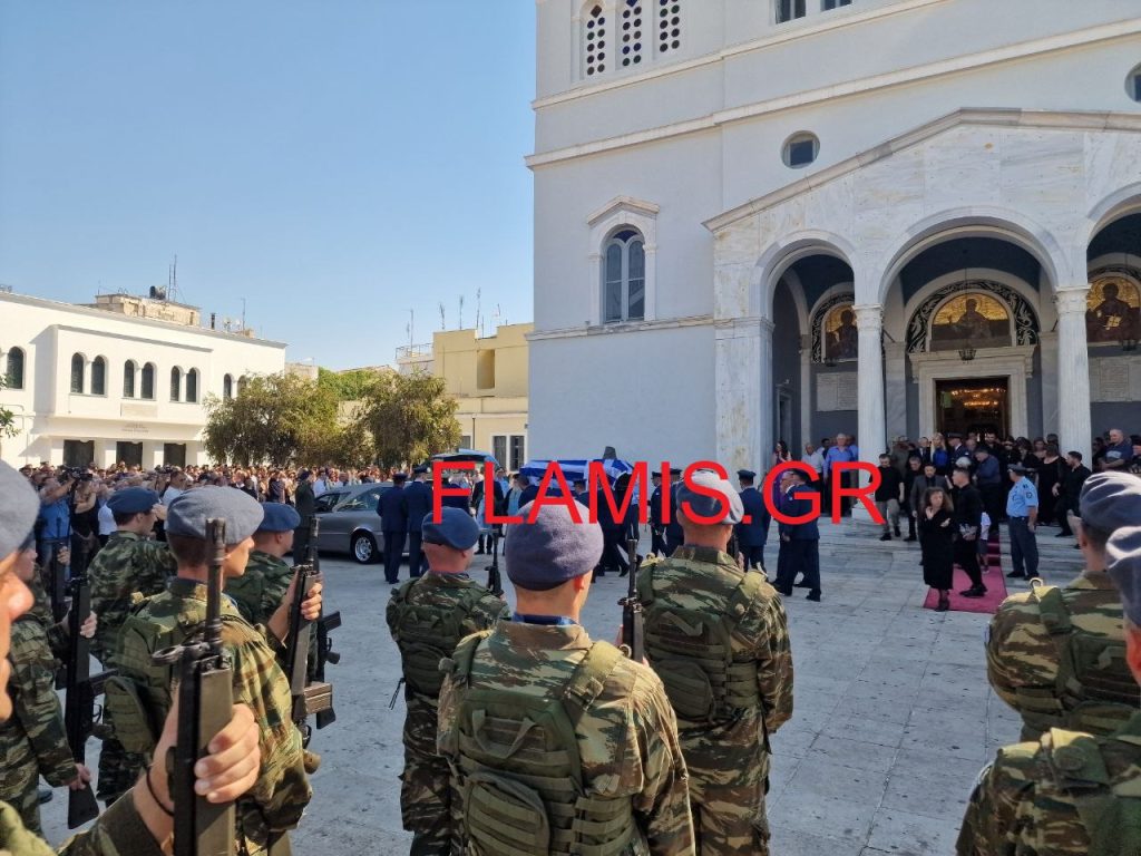 Θρήνος στον Πύργο για τον επισμηναγό Γιάννη Μπλέσιας- Συγλονιστικό βίντεο με το τελευταίο χειροκρότημα για τον ήρωα - Βίντεο και Φωτό