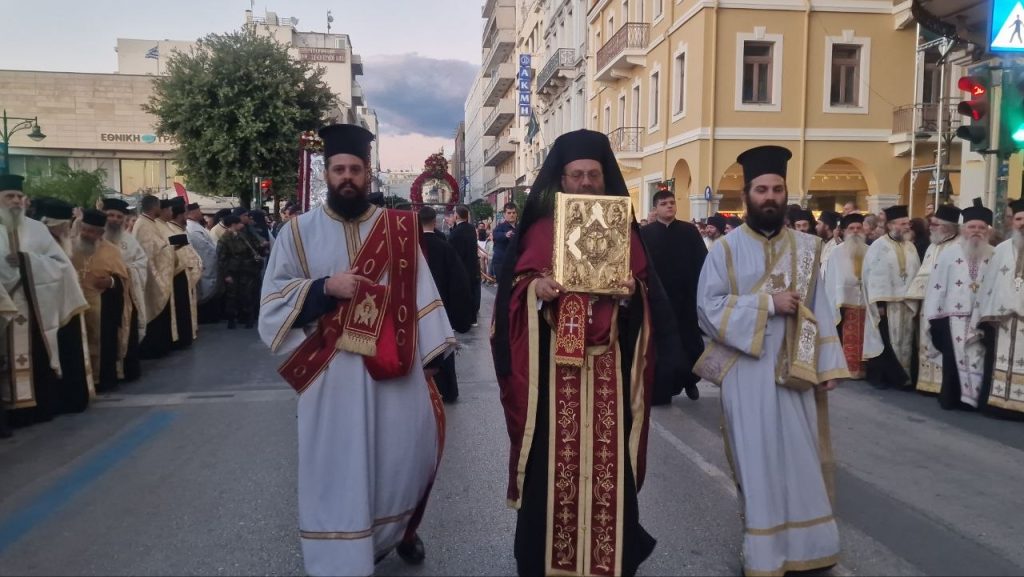 Πάτρα: Χιλιάδες στην λιτανεία για τον Αγιο Ανδρέα - Δεκάδες φωτό και βίντεο