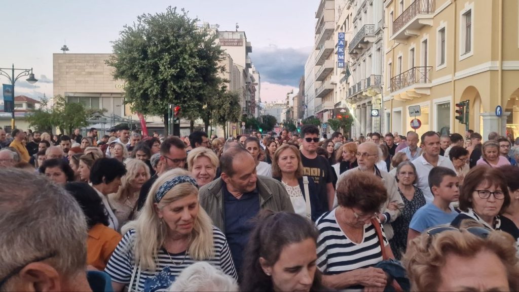 Πάτρα: Χιλιάδες στην λιτανεία για τον Αγιο Ανδρέα - Δεκάδες φωτό και βίντεο