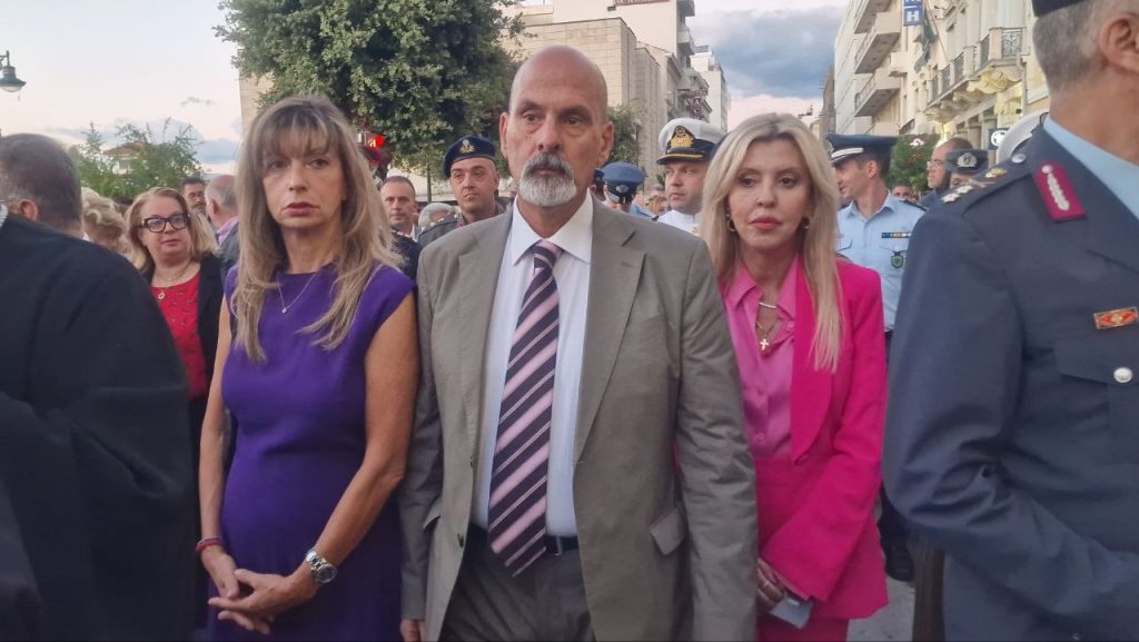 Πάτρα: Χιλιάδες στην λιτανεία για τον Αγιο Ανδρέα - Δεκάδες φωτό και βίντεο
