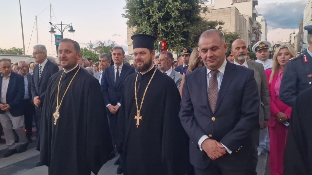 Πάτρα: Χιλιάδες στην λιτανεία για τον Αγιο Ανδρέα - Δεκάδες φωτό και βίντεο