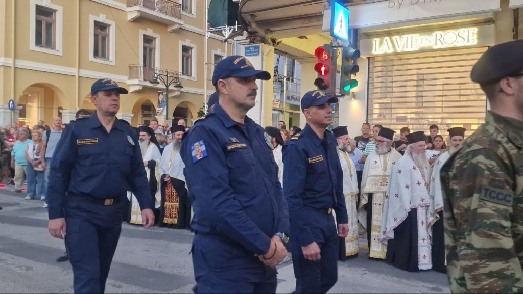Πάτρα: Χιλιάδες στην λιτανεία για τον Αγιο Ανδρέα - Δεκάδες φωτό και βίντεο