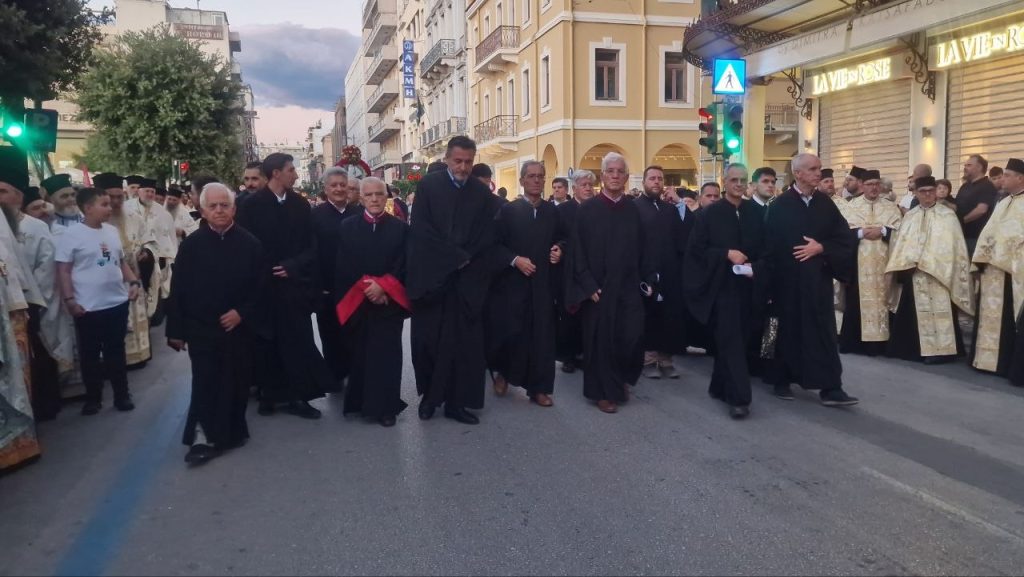 Πάτρα: Χιλιάδες στην λιτανεία για τον Αγιο Ανδρέα - Δεκάδες φωτό και βίντεο