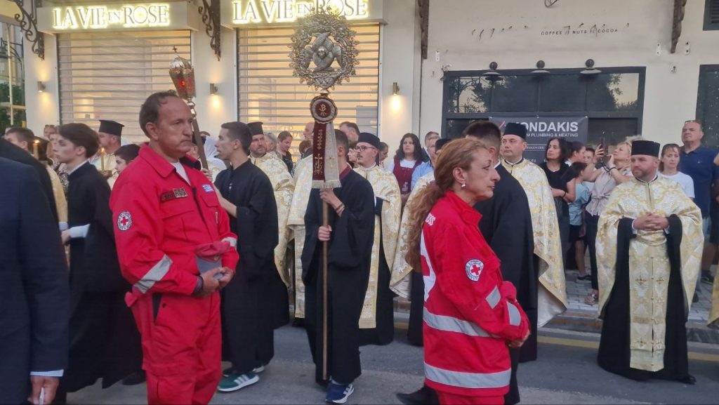 Πάτρα: Χιλιάδες στην λιτανεία για τον Αγιο Ανδρέα - Δεκάδες φωτό και βίντεο