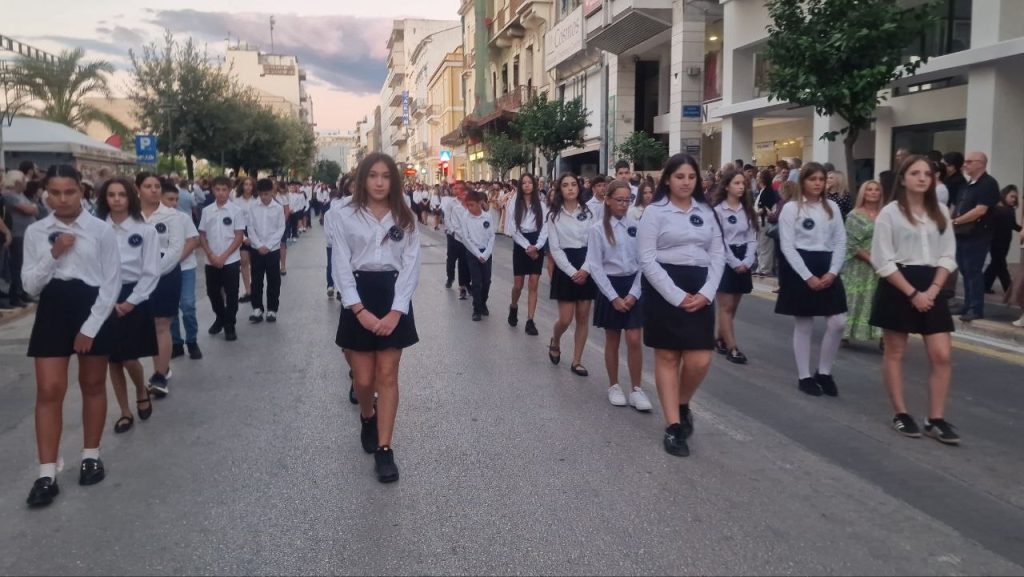 Πάτρα: Χιλιάδες στην λιτανεία για τον Αγιο Ανδρέα - Δεκάδες φωτό και βίντεο