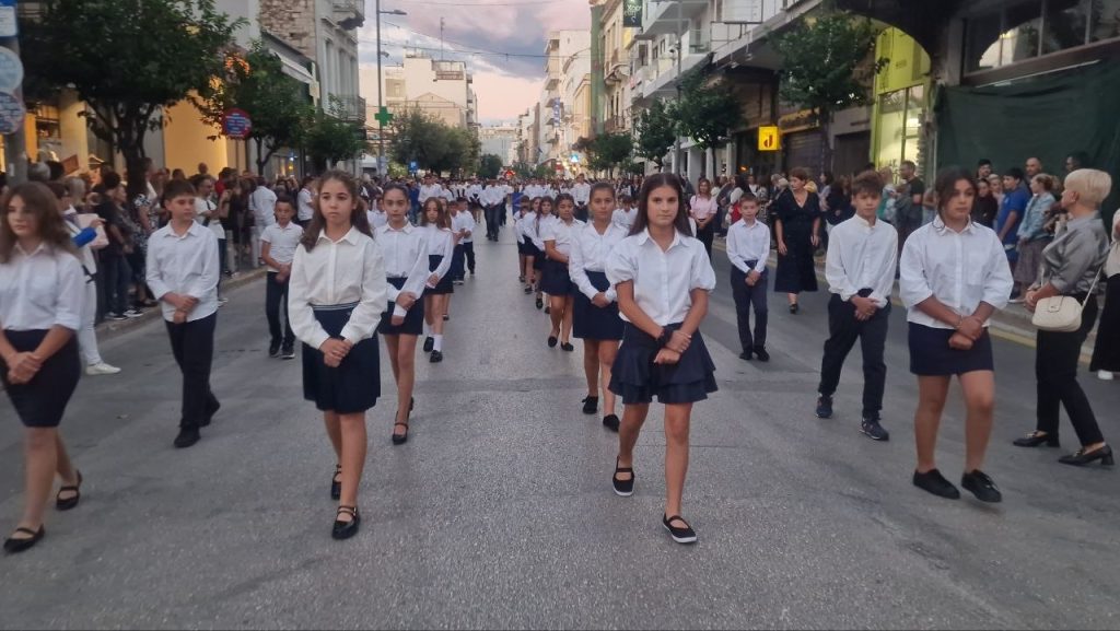 Πάτρα: Χιλιάδες στην λιτανεία για τον Αγιο Ανδρέα - Δεκάδες φωτό και βίντεο