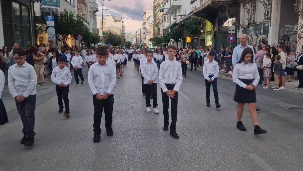 Πάτρα: Χιλιάδες στην λιτανεία για τον Αγιο Ανδρέα - Δεκάδες φωτό και βίντεο