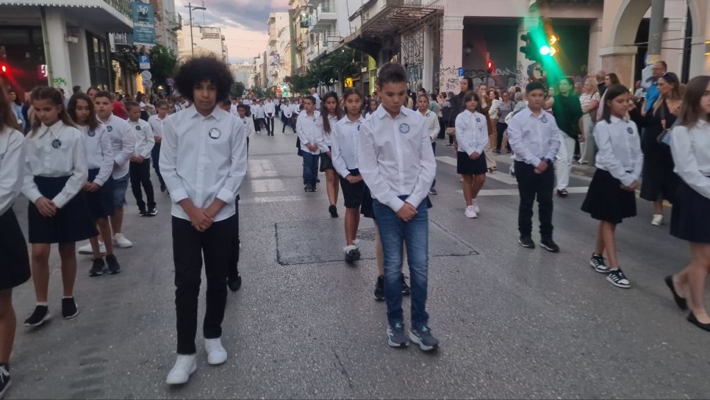 Πάτρα: Χιλιάδες στην λιτανεία για τον Αγιο Ανδρέα - Δεκάδες φωτό και βίντεο
