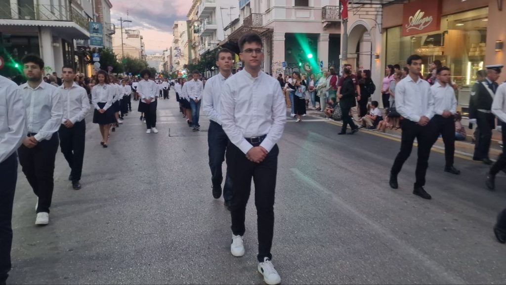 Πάτρα: Χιλιάδες στην λιτανεία για τον Αγιο Ανδρέα - Δεκάδες φωτό και βίντεο